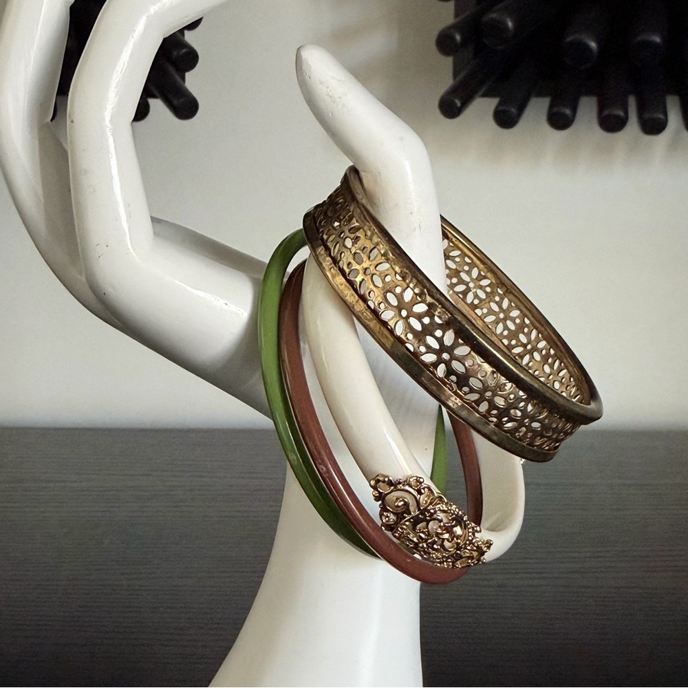 Assorted Bundle of 17 Indian Bracelets - Green, White & Brown, Gold, Silver - Picture 4 of 12
